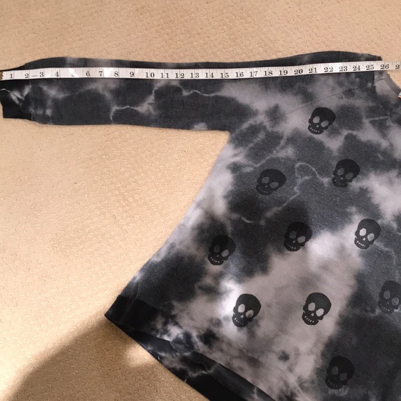Tie dyed skull top - Picture 6 of 7
